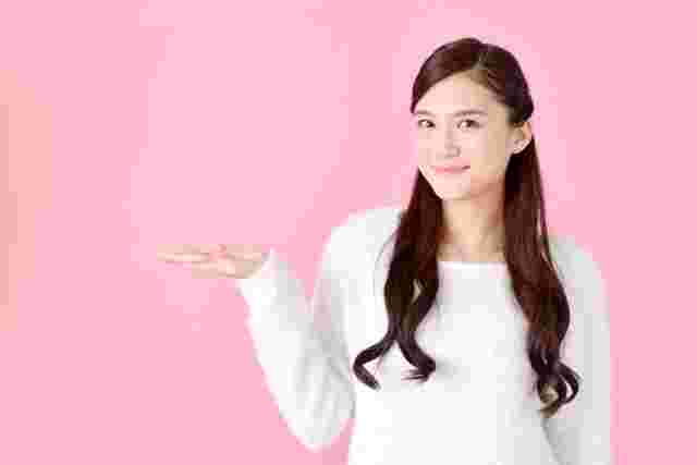 おすすめする女性