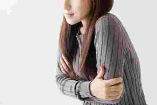 寒気がする女性