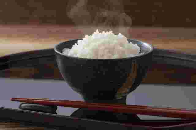 お椀に盛られたご飯