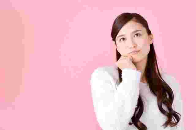 悩む女性