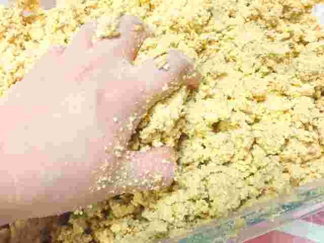ぬか床を作っている様子