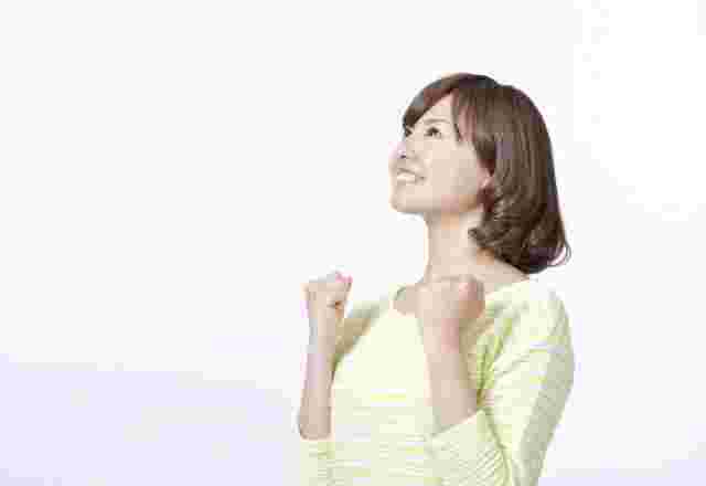 喜ぶ女性