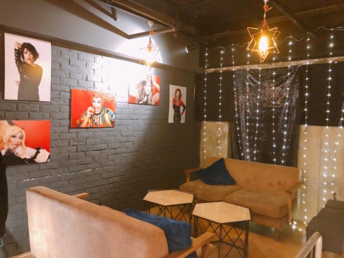 名古屋のゲイバーPieceの店内内装