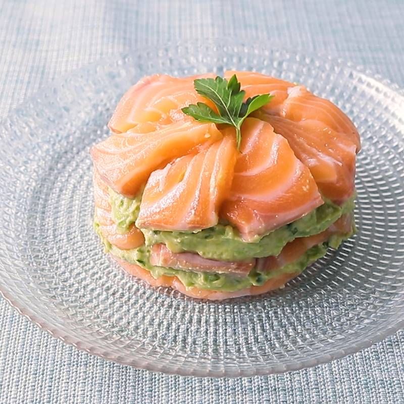 黒焼きローストサーモンとアボカド＆マンゴーサルサのレシピ