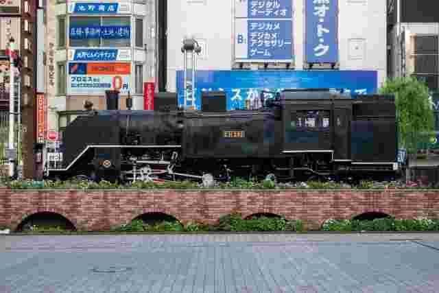 100均のダイソーやキャンドゥが新橋のSL