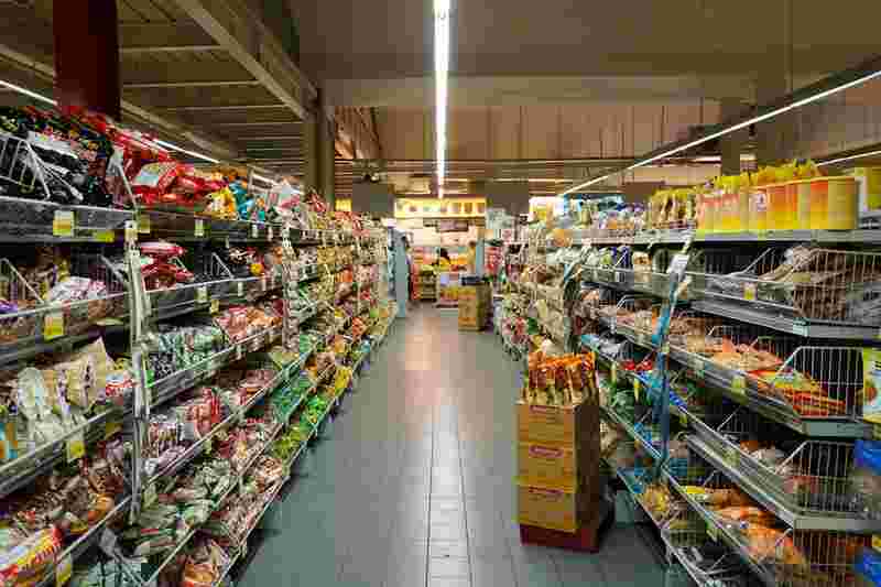 新橋にあるダイソーやキャンドゥといった100均の店内