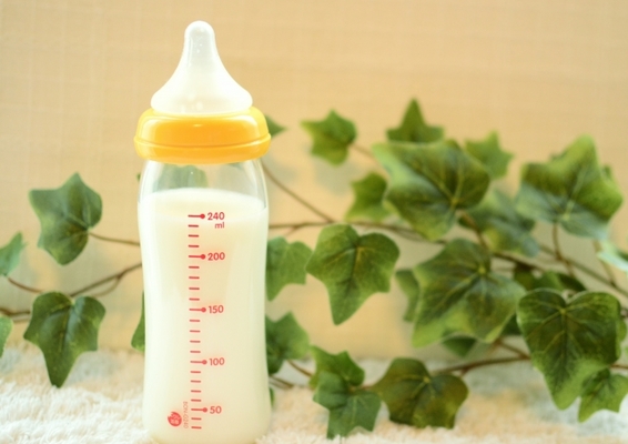 母乳の冷凍保存・解凍方法まとめ!日持ち期間や温め方・注意点も!のイメージ