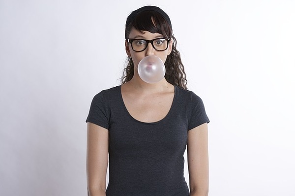 ガムを噛むと小顔になる?ガムダイエットの効果や顔痩せのやり方のイメージ