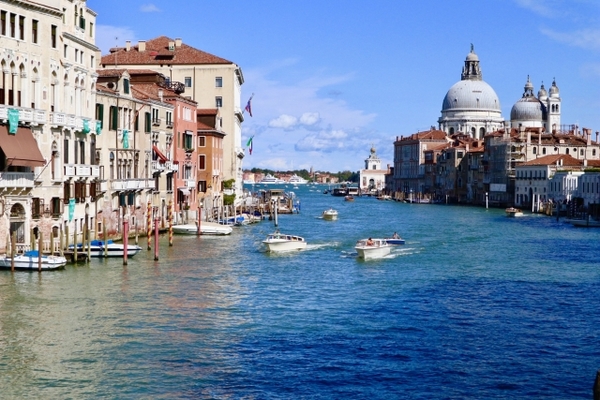 イタリアの治安は悪い?安全?旅行や観光の危険度や注意点も紹介のイメージ