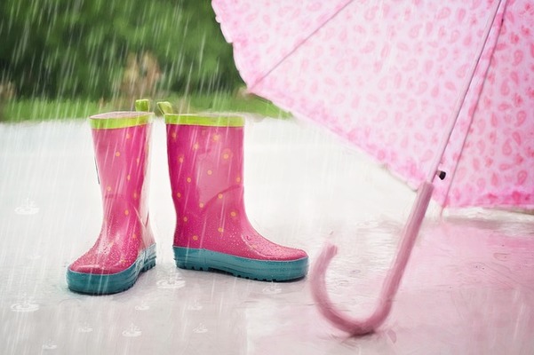 雨の日デートは何する？雨でも楽しめるデートスポットや過ごし方を紹介のイメージ