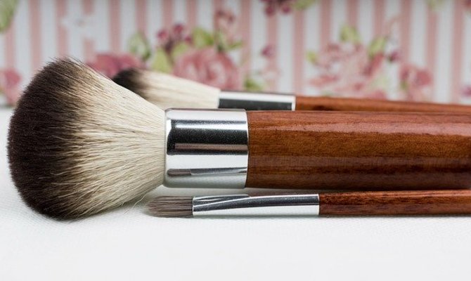 工藤静香は整形して顔が変わって劣化した?ヒアルロン酸注入してる?のイメージ