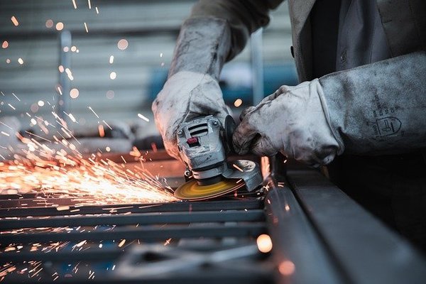 機械加工とは?代表的な4種類を中心にわかりすく解説のイメージ