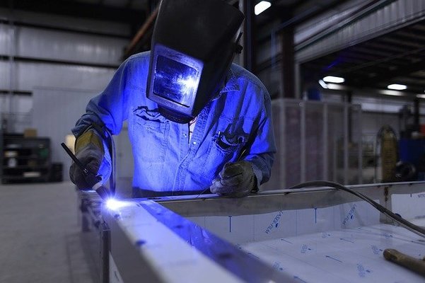 溶接の種類!アーク溶接など種類やワイヤーなど溶接機器/資格などを解説のイメージ