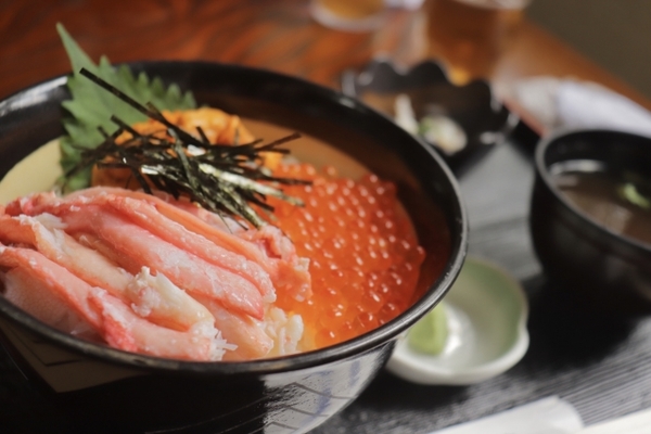 札幌の二条市場で海鮮三昧!おすすめ海鮮丼8選や贅沢食べ歩き情報!朝食も!のイメージ