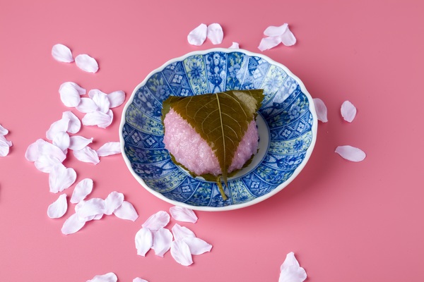 行列必須の「かど丸餅店」!冬季限定メニューのいちご大福はまさに絶品!のイメージ