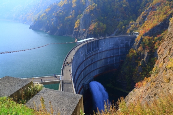 豊平峡ダムで紅葉の絶景を鑑賞!電気バスや見学ツアーで!カレーが有名?のイメージ