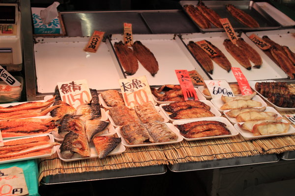 新南樽市場の魅力を徹底紹介!精肉店&鮮魚店や海鮮丼などグルメが満載!のイメージ