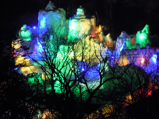 「層雲峡氷瀑まつり」は冬の象徴イベント!花火や氷像など見所まとめ!のイメージ