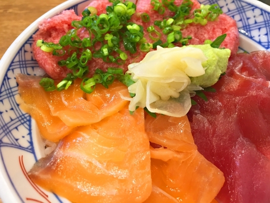 余市で人気の海鮮丼特集!ガーデンハウスの「まんぷくちらし」は絶品!のイメージ