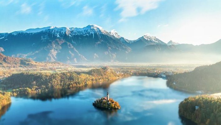 洞爺湖の絶景を望むなら「サイロ展望台」へ!ヘリから見下ろす天空の旅!のイメージ