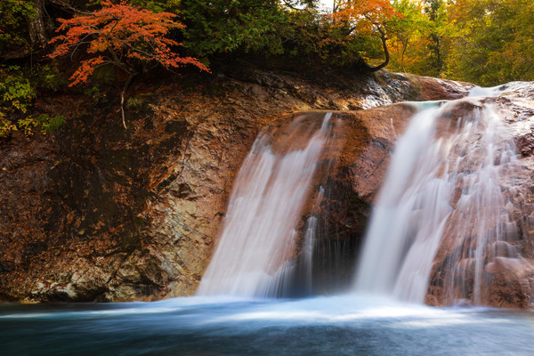 北海道で有名な滝スポット15選!大自然の絶景に心を清めに行こう!のイメージ