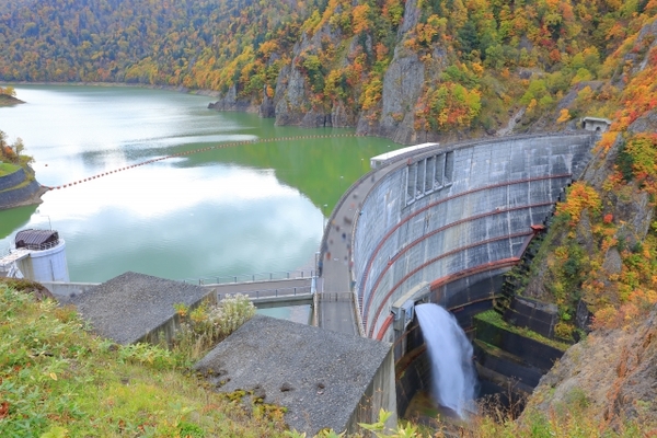 北海道の観光に人気のダム12選!ダムカードの配布や美しい景色を楽しむ!のイメージ