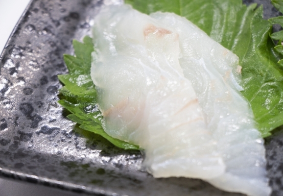 青森・八戸で大人気の「みなと食堂」へ!ヒラメ漬け丼が絶品の名店!のイメージ