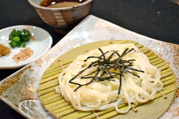 秋田・稲庭うどんの「佐藤養助商店本店」が絶品の名店!製造見学も可能!のイメージ