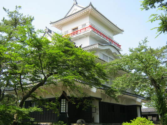 千秋公園内にある「久保田城」は日本100名城!石垣や天守閣がない?のイメージ