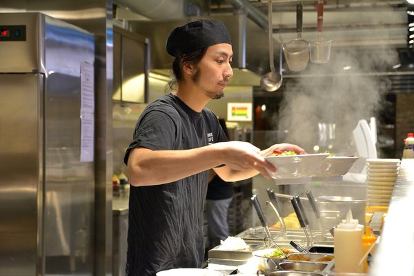 「いそのかづお」は札幌ブラックで有名な人気ラーメン店!その味や評判は?のイメージ