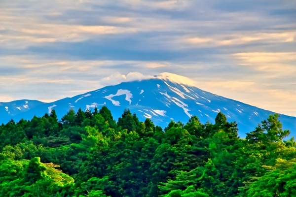「鳥海山」の登山を完全ガイド!初心者でも安全な全てのルートを解説!のイメージ