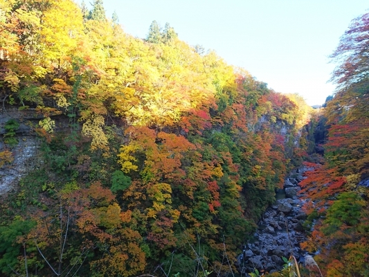 「小安峡」は絶景の紅葉名所!大噴湯や美しい滝など大自然の魅力満点!のイメージ