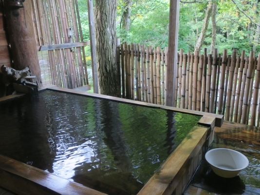 「あきた芸術村 温泉ゆぽぽ」で食と文化を満喫!わらび劇場や体験工房も!のイメージ