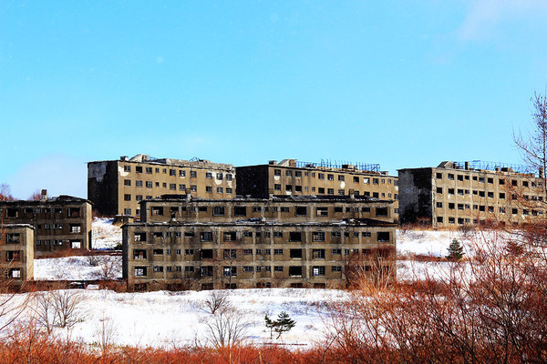 「松尾鉱山跡」はかつての硫黄鉱山のアパート廃墟群!資料館で歴史を学ぶ!のイメージ