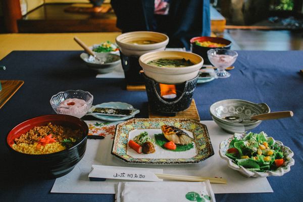 岩手「国見温泉 石塚旅館」で美人の秘湯へ!緑白色のお湯の泉質とは?のイメージ