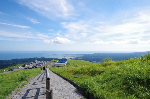 「寒風山」の回転展望台で360°の絶景を見渡す!数々の伝説とは?のイメージ