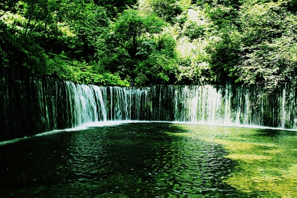 岩手・花巻温泉の奥にある「釜淵の滝」を訪れよう!紅葉の絶景は圧巻!のイメージ