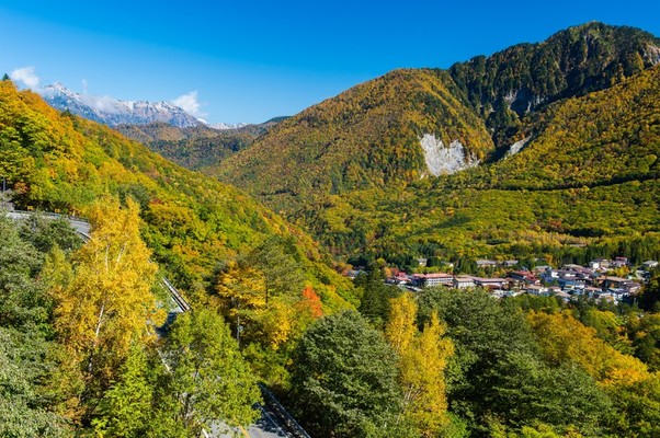 「法体の滝」でダイナミックな迫力と紅葉を満喫!その絶景やアクセスは?のイメージ