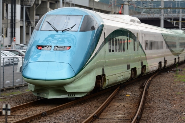 新幹線で足湯を満喫!リゾート列車「とれいゆつばさ」を楽しむ方法とは?のイメージ