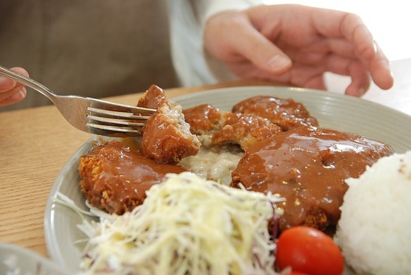 郡山市「仁亭」で絶品の名物・焼きカツを!レトロな店内やメニューとは?のイメージ