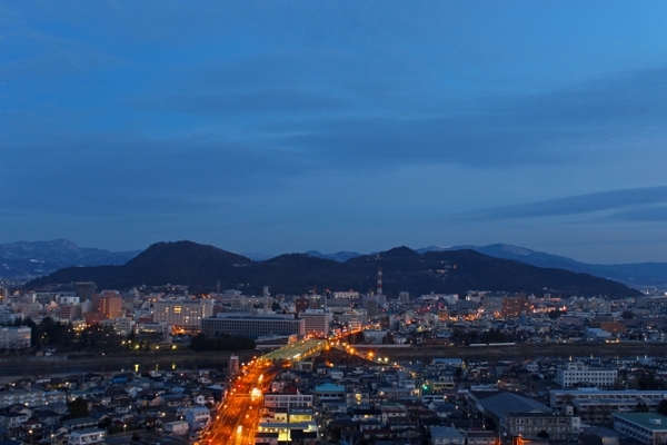 「信夫山」で公園や神社・展望台の夜景を満喫!桜の名所も必見!のイメージ