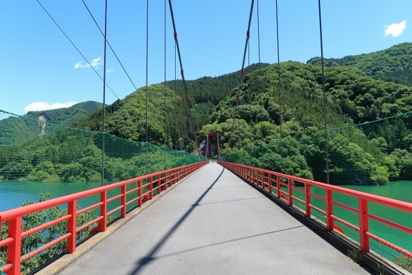 「八木山橋」は飛び降り自殺の多い心霊スポット!怖い噂の真相とは?のイメージ