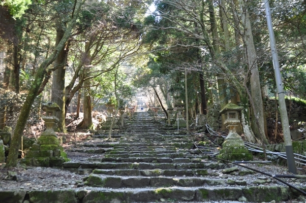 行縢山の登山ルートを解説!初心者向けや所要時間は?行縢の滝は必見!のイメージ