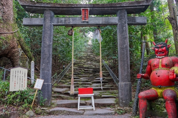 「東霧島神社」は鬼岩階段や神石で有名なパワスポ!御朱印&ご利益も紹介!のイメージ