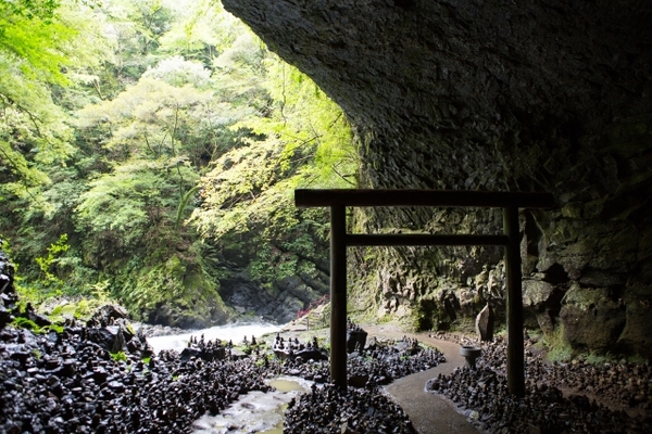 「天安河原」は神々の力が集うパワースポット!石積みや駐車場情報も!のイメージ