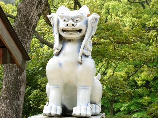 「陶山神社」は有田焼の聖地!珍百景の焼物だらけの境内や御朱印とは?のイメージ