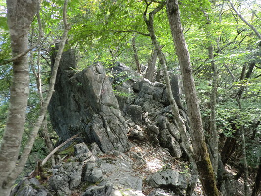 最強の低山?「黒髪山」はスリル満点の登山スポット!初心者は登れる?のイメージ