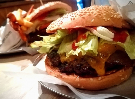 「からつバーガー」は佐賀の絶品B級グルメ!人気メニューや値段は?のイメージ