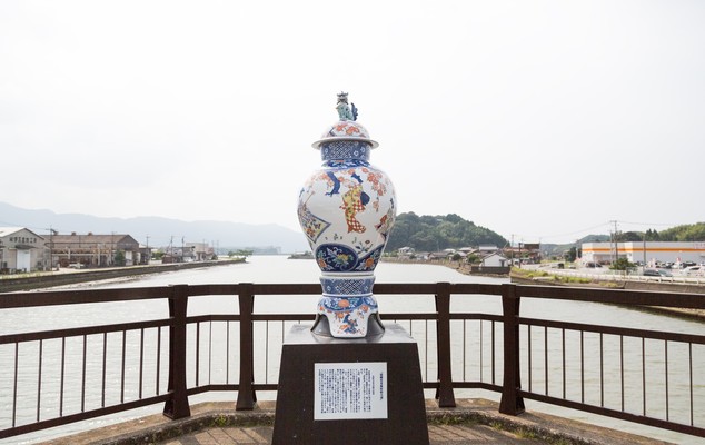 「古伊万里」とは?歴史や特徴・伊万里焼との違いを解説!独特の魅力も!のイメージ