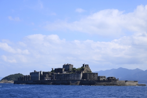 「軍艦島」の心霊情報まとめ!多数の怪奇現象の噂や立ち入り禁止区域とは?のイメージ